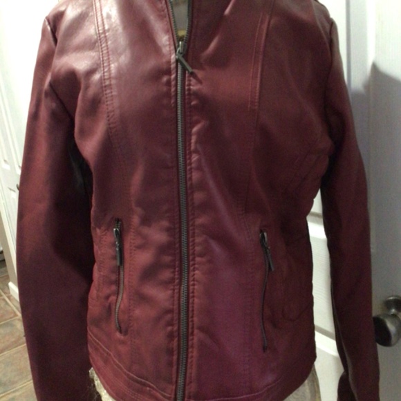 Faux red leather - Picture 3 of 4